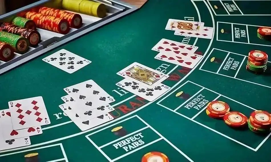 Giao diện sảnh game đa dạng với các thể loại slot, casino và thể thao